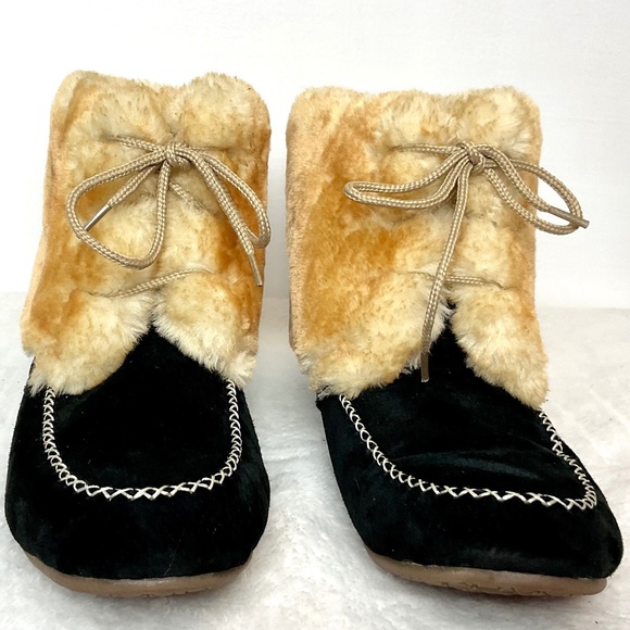 Lamo Black Suede Comfort Lace-up Moccasin Faux Fur Ankle Booties sz 8 to 8.5M - Picture 10 of 12